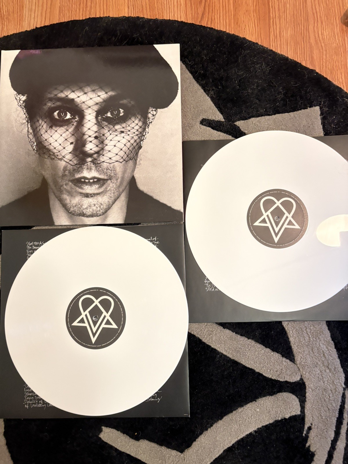 VV Neon Noir (Vinyl) 12\ VV Neon Noir (Vinyl) 12\