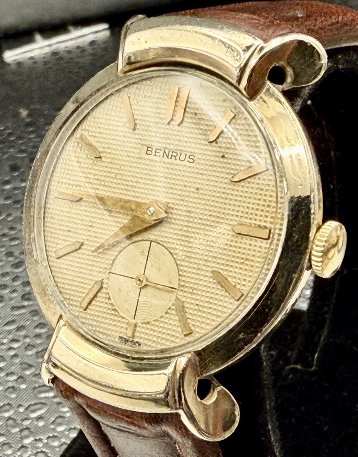 Vintage 1950s Men’s  Benrus Watch Fancy Scrolled lugs rare “Time Only” dn21 cal