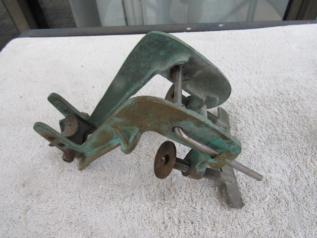 British SeaGull antique outboard motor transon clamp assy 40 + ,+ Featherweight