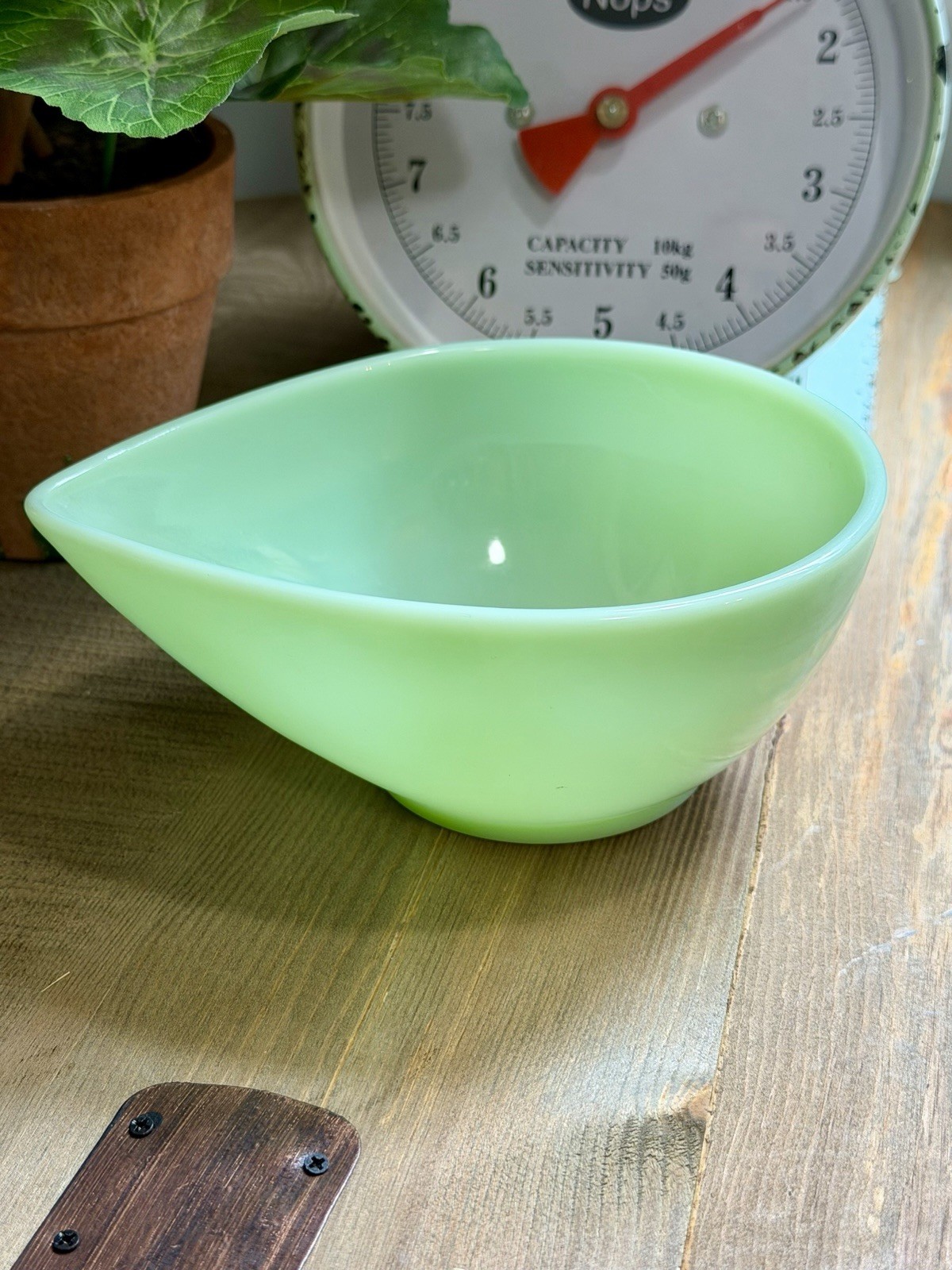 VTG Fire King Ovenware Jadeite Glass  Swedish Modern Teardrop Mixing Bowl USA