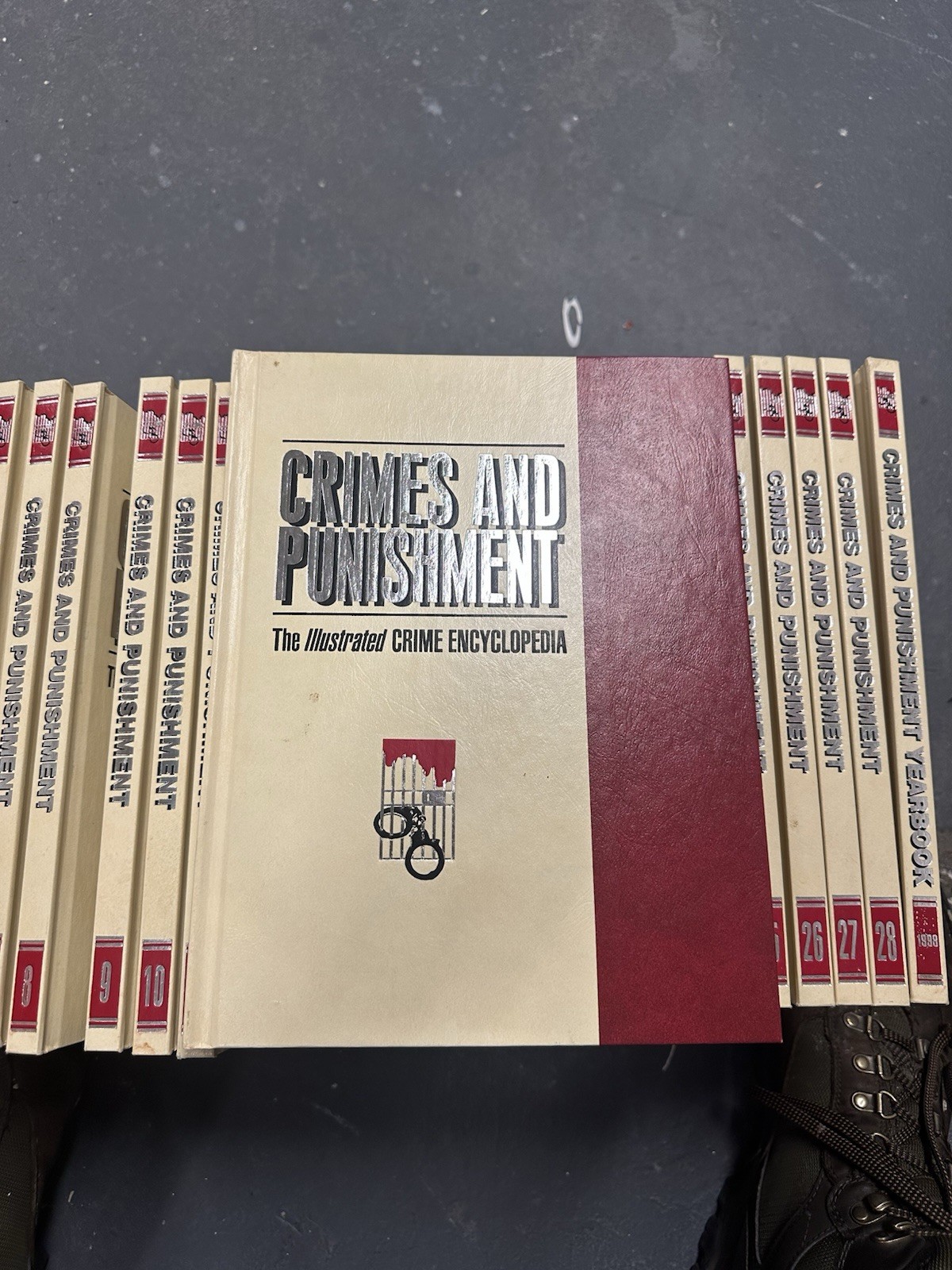 Crimes and Punishment The Illustrated Crime Encyclopedia Complete Set Vol 1-28