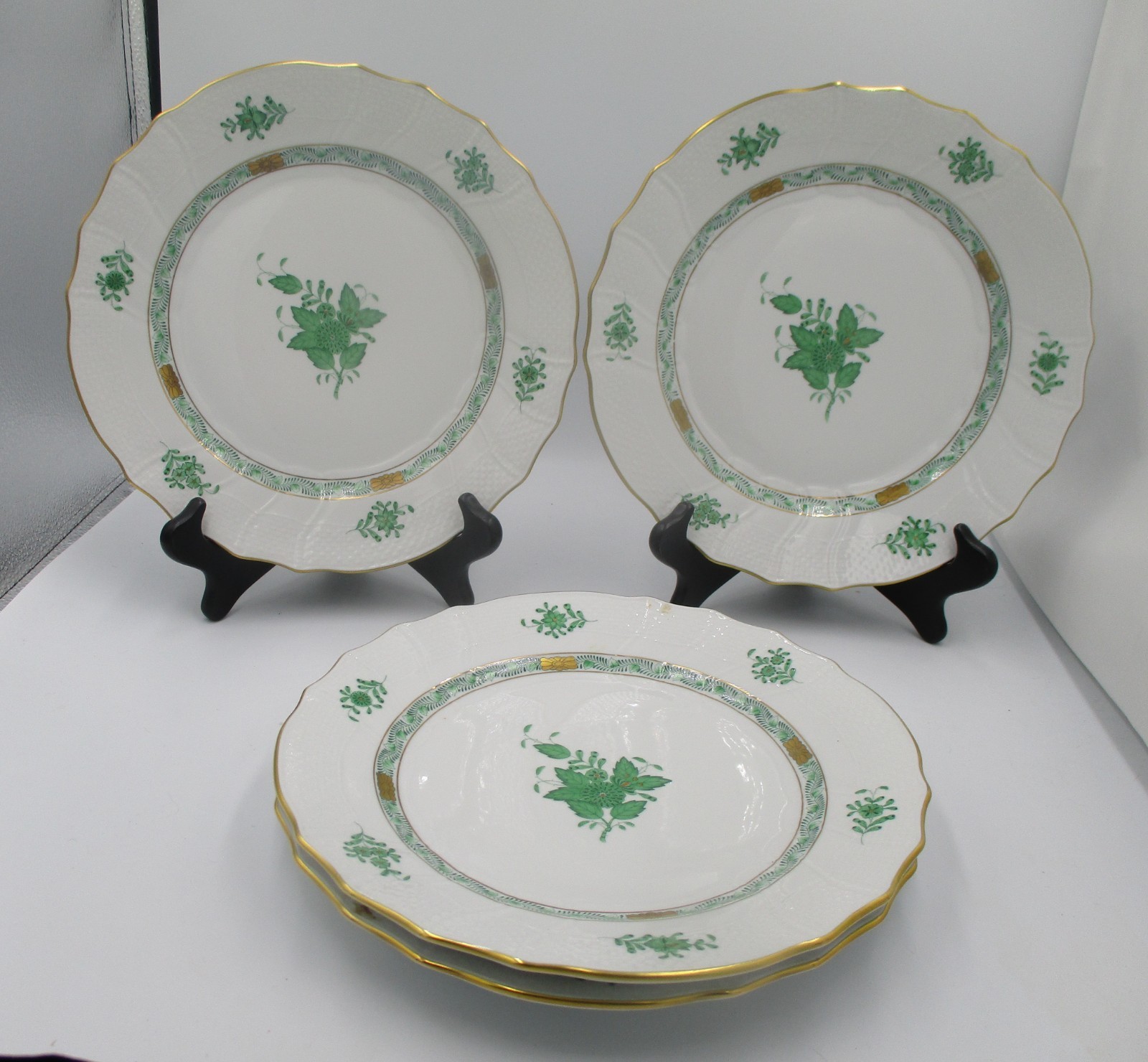 Set of Four Herend Chinese Bouquet Green Dinner Plates Porcelain H.P. Gilded