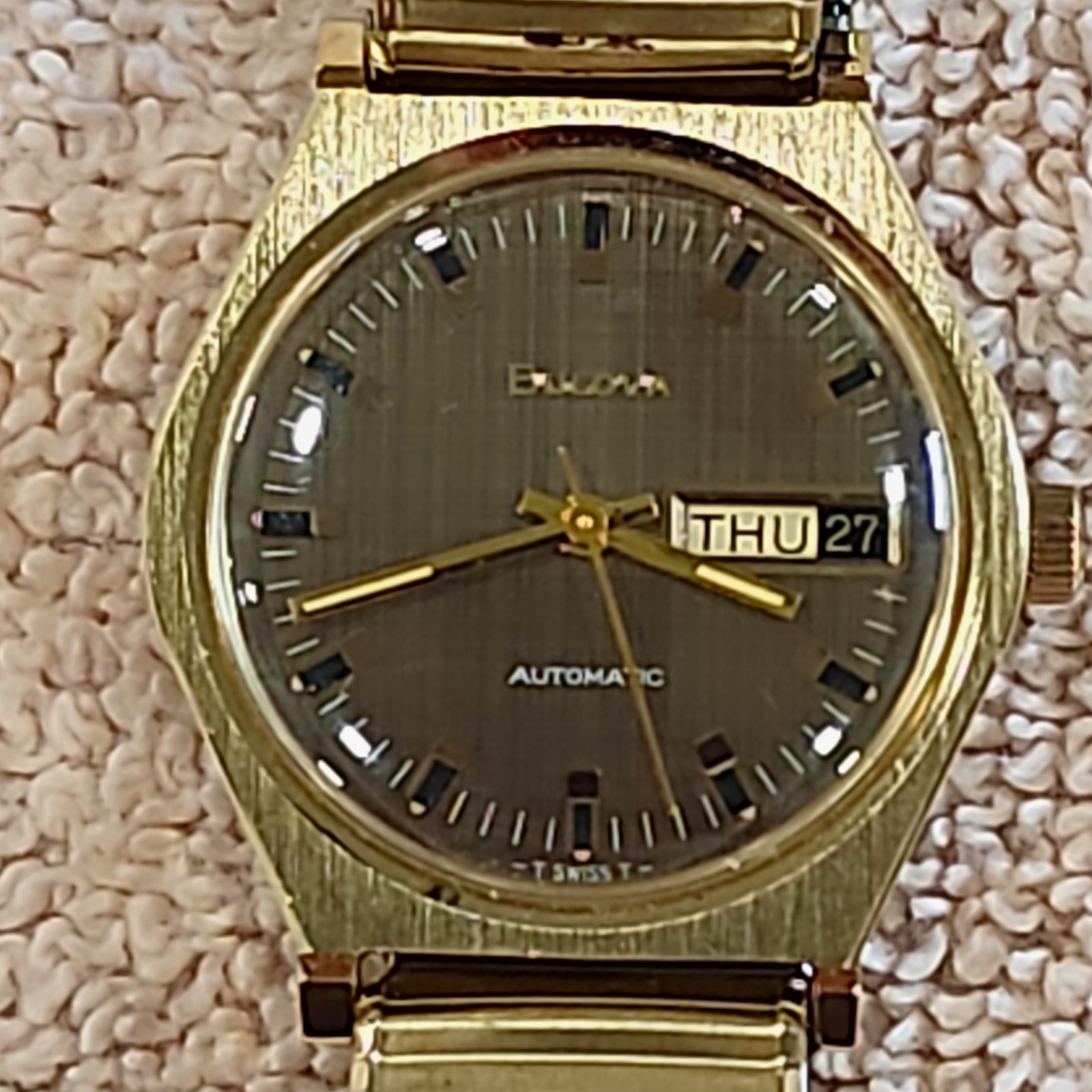 Bulova Vintage 1973 Men\'s Automatic Day/Date Gold Tone Linen Dial 33mm Bulova Vintage 1973 Men\'s Automatic Day/Date Gold Tone Linen Dial 33mm