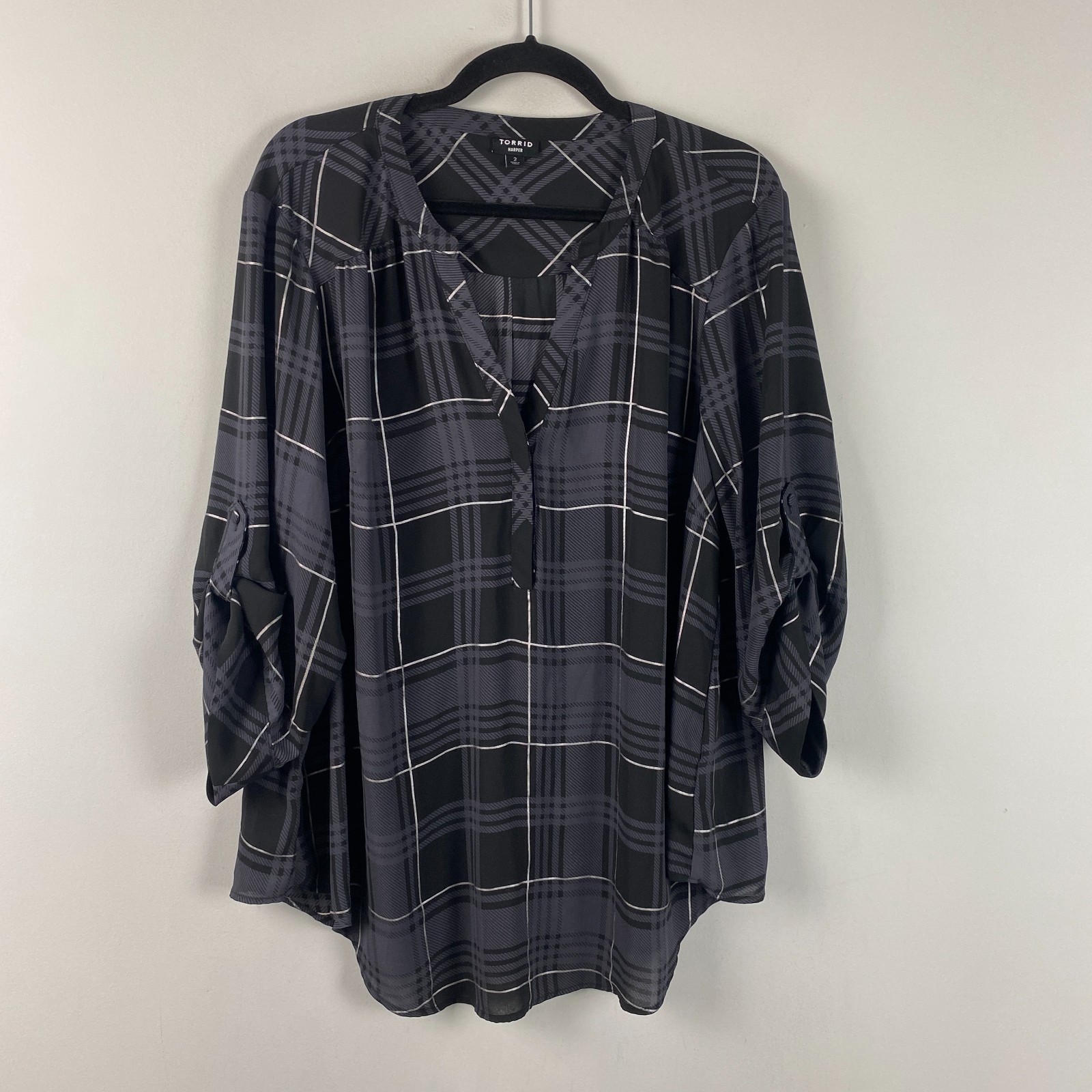 Torrid Harper Georgette Popover Blouse Size 2X Gray Black Plaid Roll Tab Sleeve