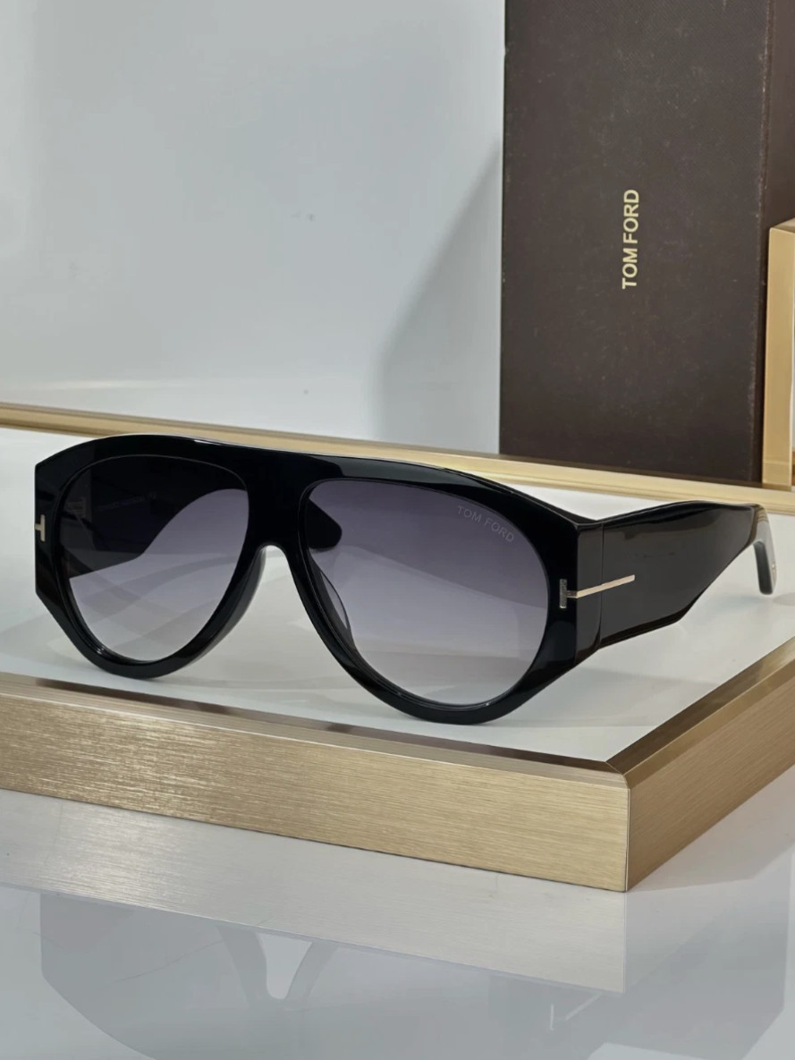 SALE OFF - TOM FORD Bronson TF1044 Unisex Sunglasses 60□12-140 SALE OFF - TOM FORD Bronson TF1044 Unisex Sunglasses 60□12-140