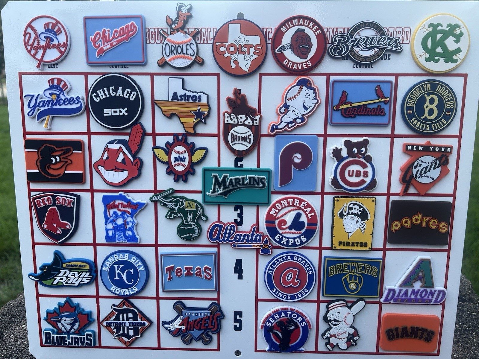 VINTAGE THROWBACK MLB MAGNETIC STANDING BOARD WITH 40 RUBBER MAGNETS NEW 2026