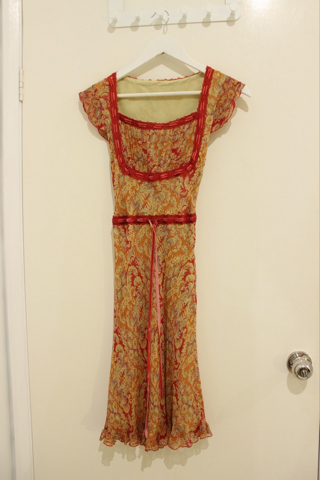 Rare Vintage Y2K Moschino Jeans Donna 100% silk floral ruched strappy dress. Rare Vintage Y2K Moschino Jeans Donna 100% silk floral ruched strappy dress.