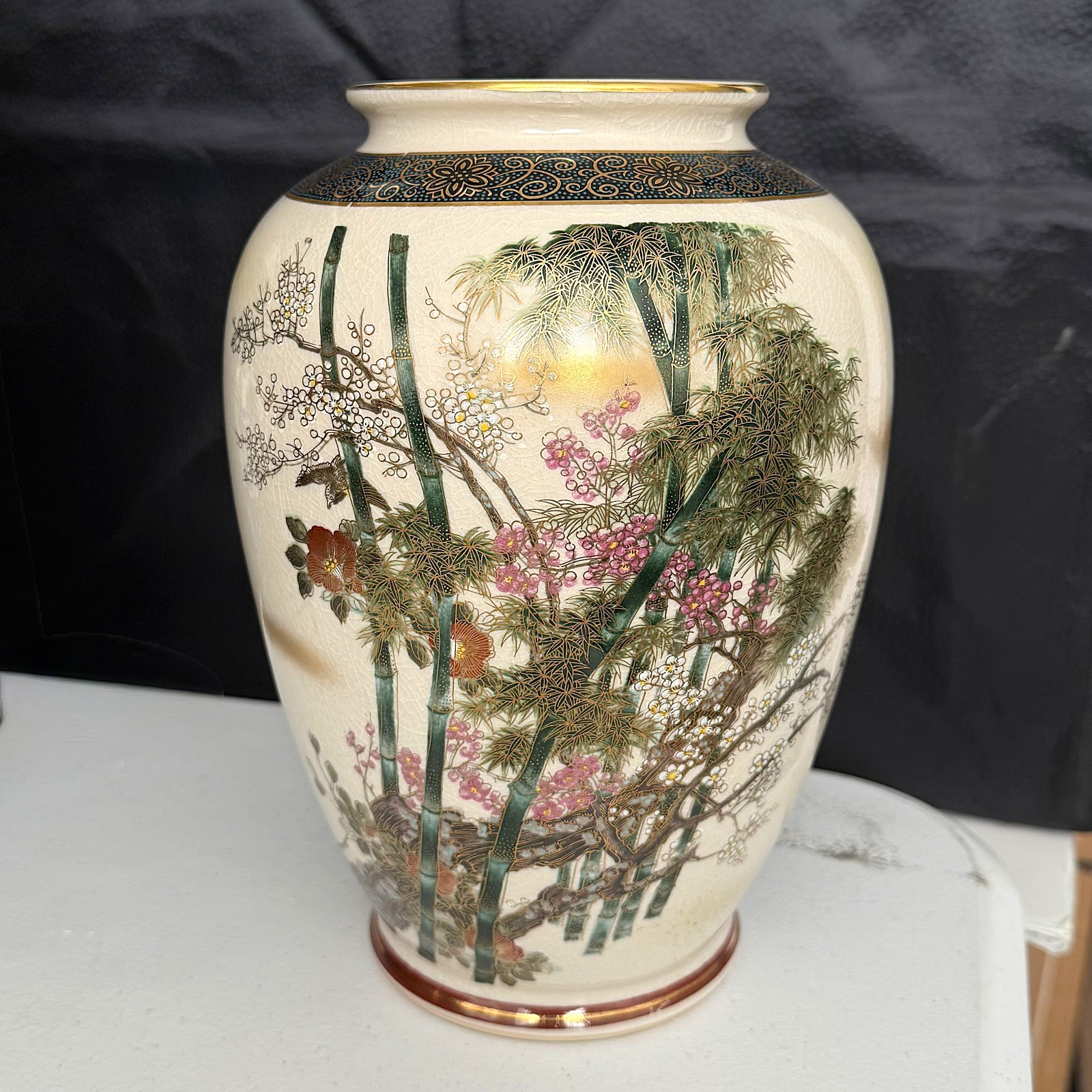 VTG Japanese Kutani Ware Ceramic Vase 9.5