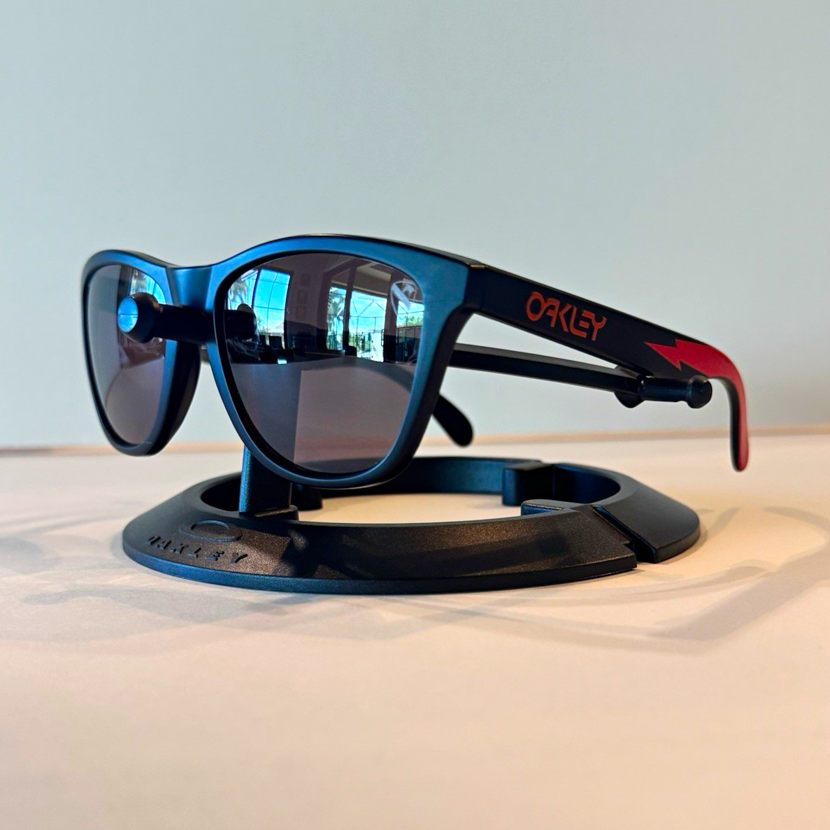 Oakley Frogskins OO9013-84 Apocalypse Surf SI Prizm Daily Polarized Rare Mint Oakley Frogskins OO9013-84 Apocalypse Surf SI Prizm Daily Polarized Rare Mint