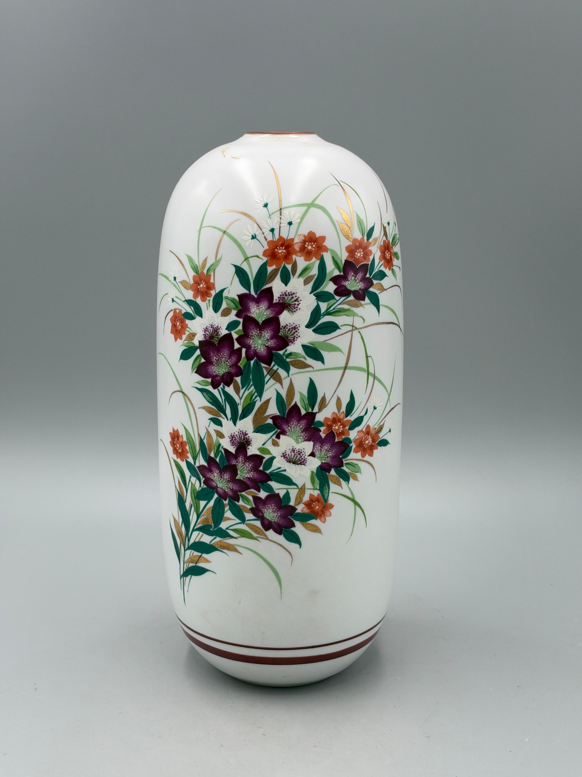 Vintage 20th c. Japanese Kutani Porcelain Vase, marked Kutani Tosho 9 3/4\'\'