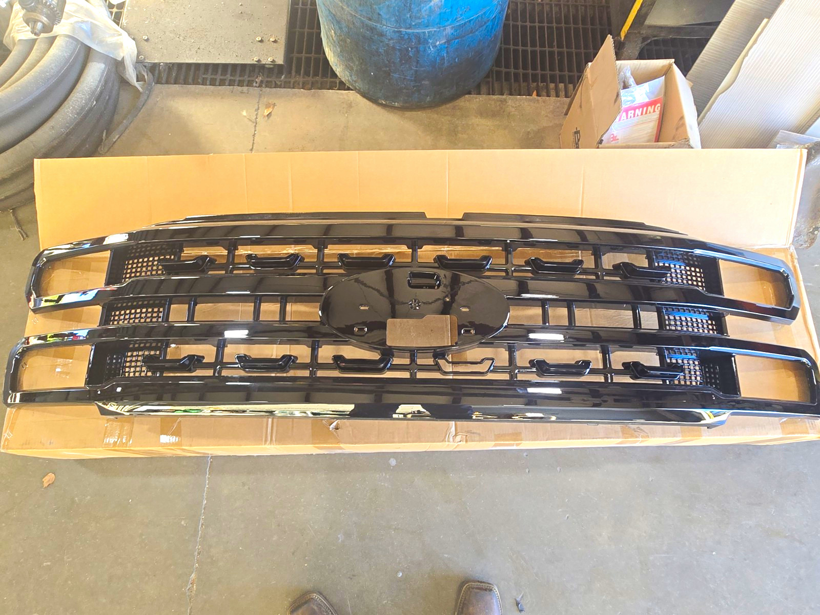 2023-2026 Ford F250 Platinum Grill Assembly