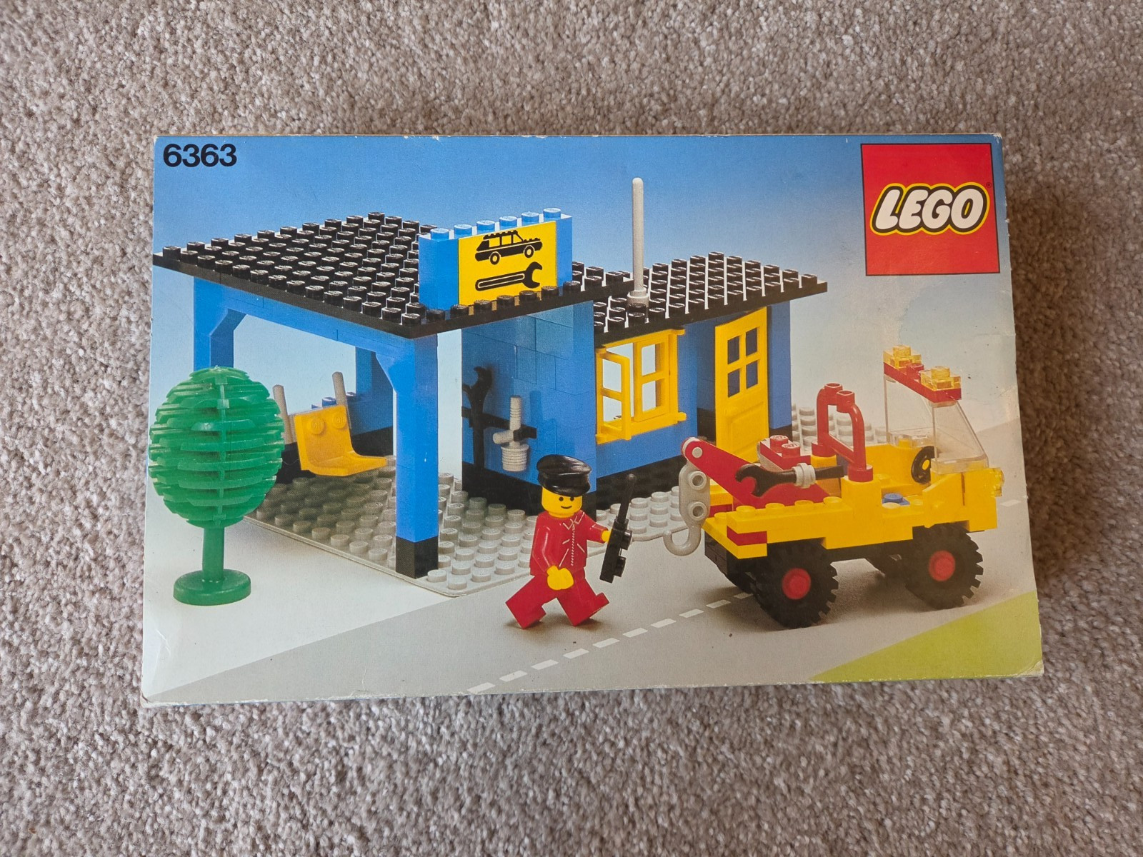 LEGO Town 6363 Auto Repair Shop 100% complete with original instructions and box