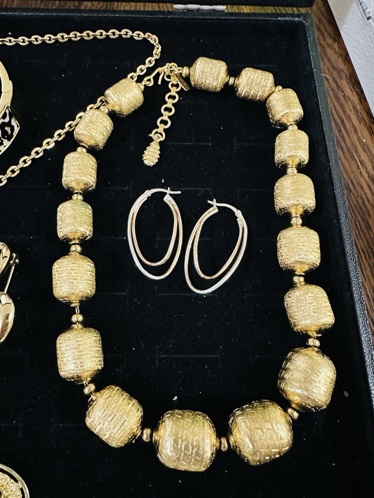 Vintage Lot Of 11 Costume Jewelry Pieces Mostly Gold Tone Some Signed Rare Monet