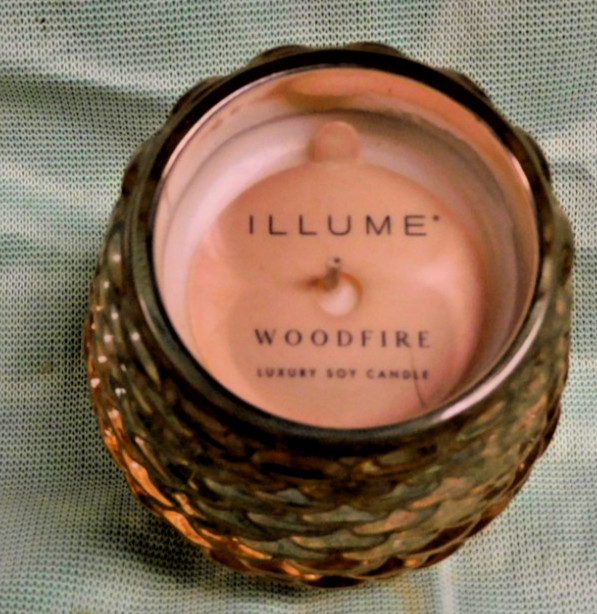 ILLUME LUXURY SOY CANDLE GIFT WOODFIRE SCENT VOTIVE SIZE PINECONE GLASS NEW ILLUME LUXURY SOY CANDLE GIFT WOODFIRE SCENT VOTIVE SIZE PINECONE GLASS NEW