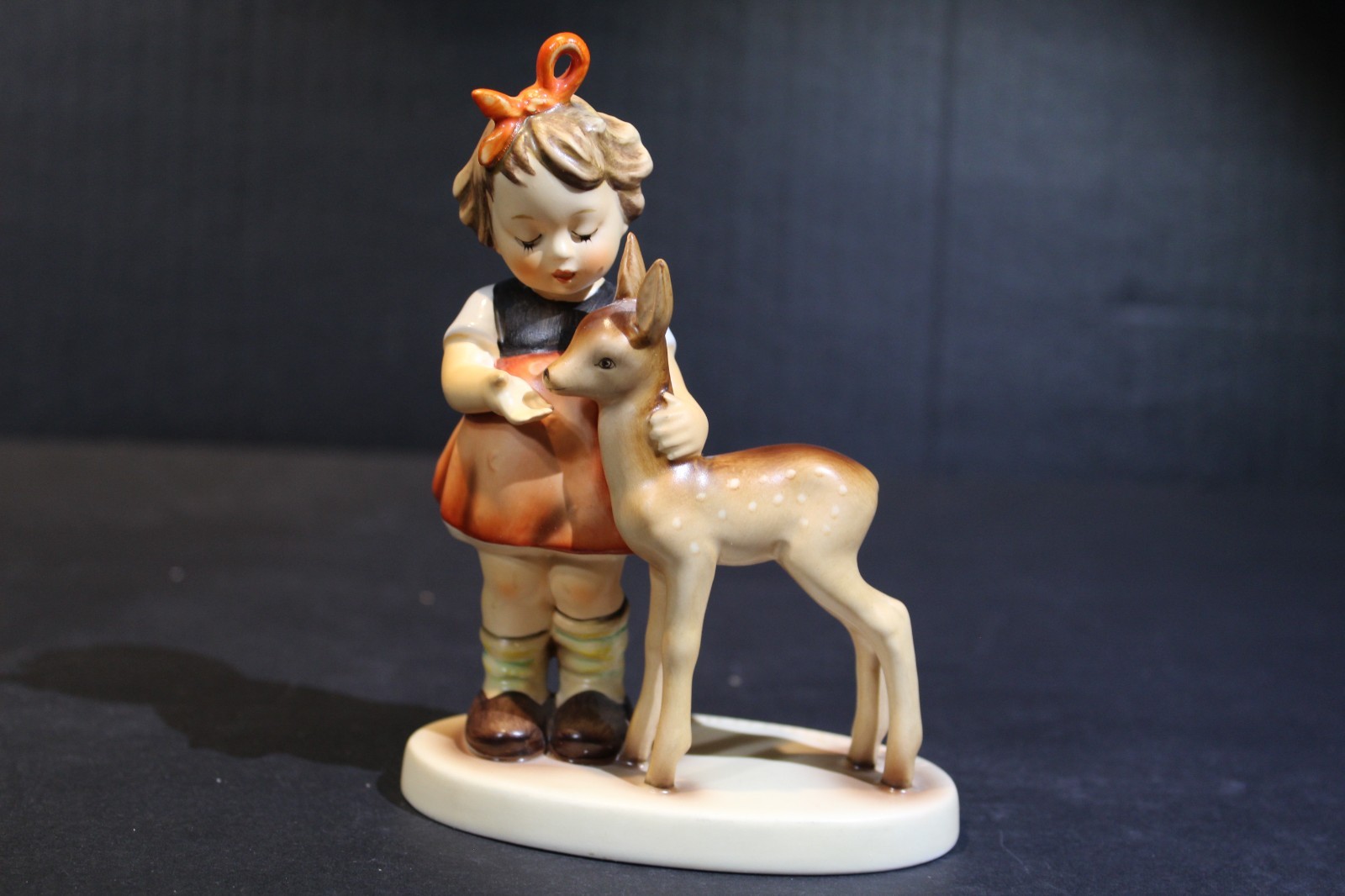 Hummel Friends Hum 136/1 TMK-7  Goebel Figurine Girl with Deer 1947 Germany