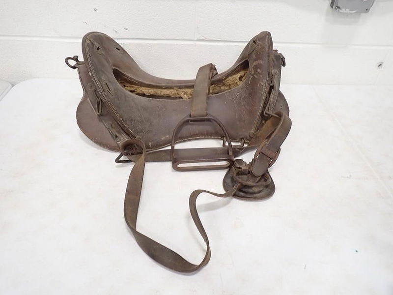 McClellan artillery saddle model 1904 11 in Seat US WW1 Antique McClellan artillery saddle model 1904 11 in Seat US WW1 Antique