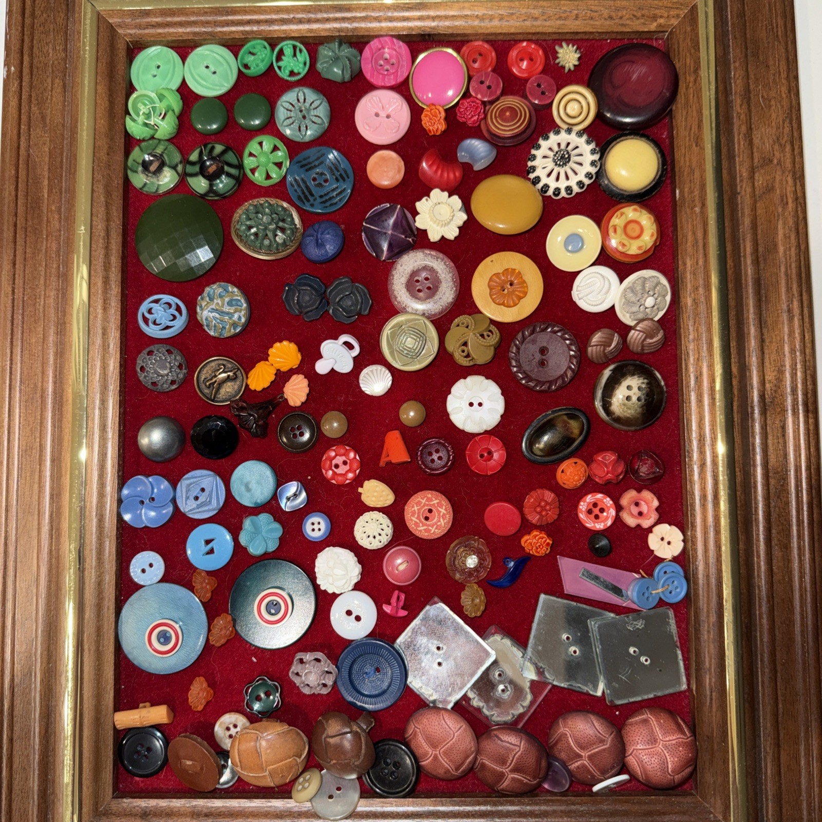 Vintage Lot Of Buttons Celluloid Bakelite Lucite Glass Leather Etc Vintage Lot Of Buttons Celluloid Bakelite Lucite Glass Leather Etc