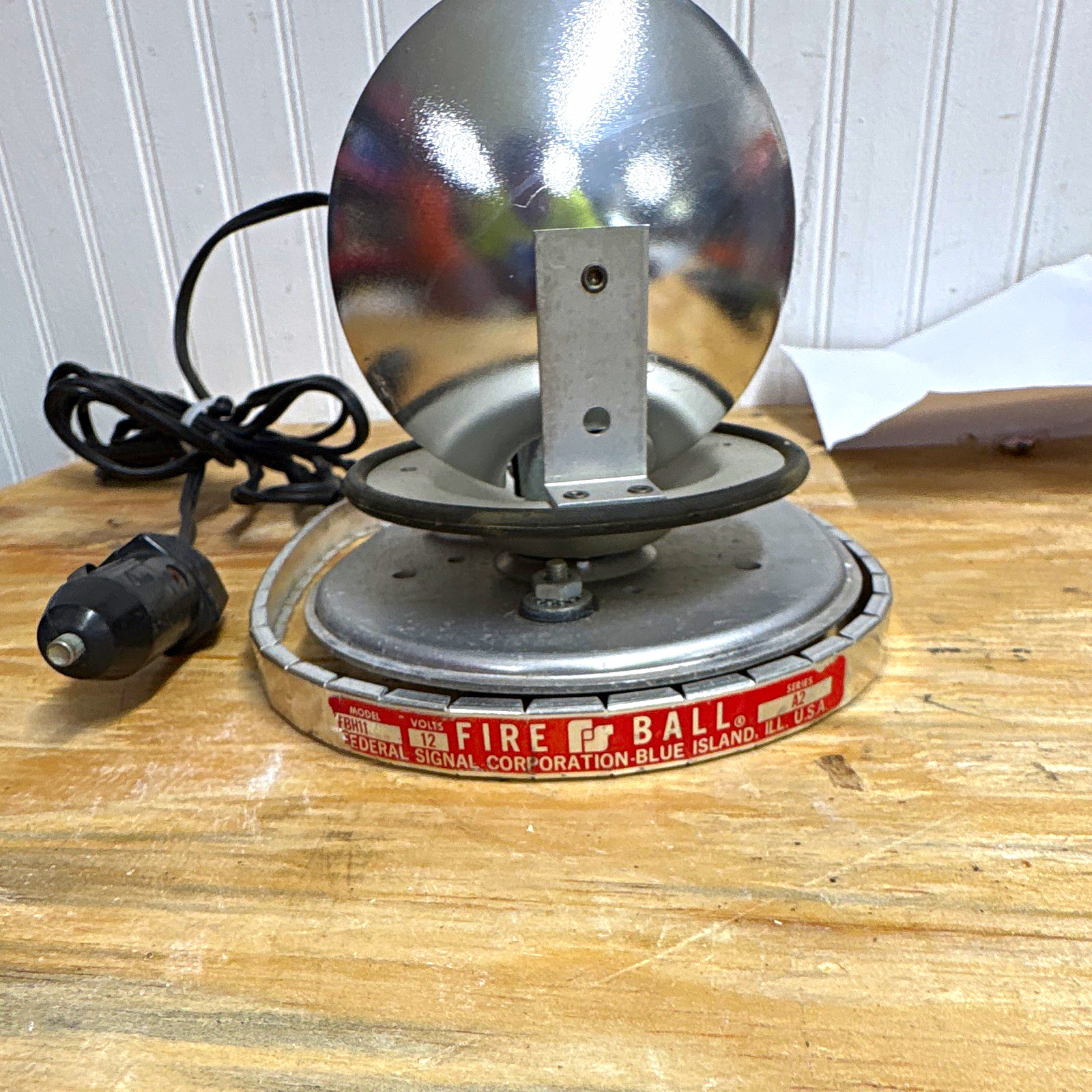 Federal Signal Fireball FBH1 12V Beacon Light, vintage Federal Signal Fireball FBH1 12V Beacon Light, vintage