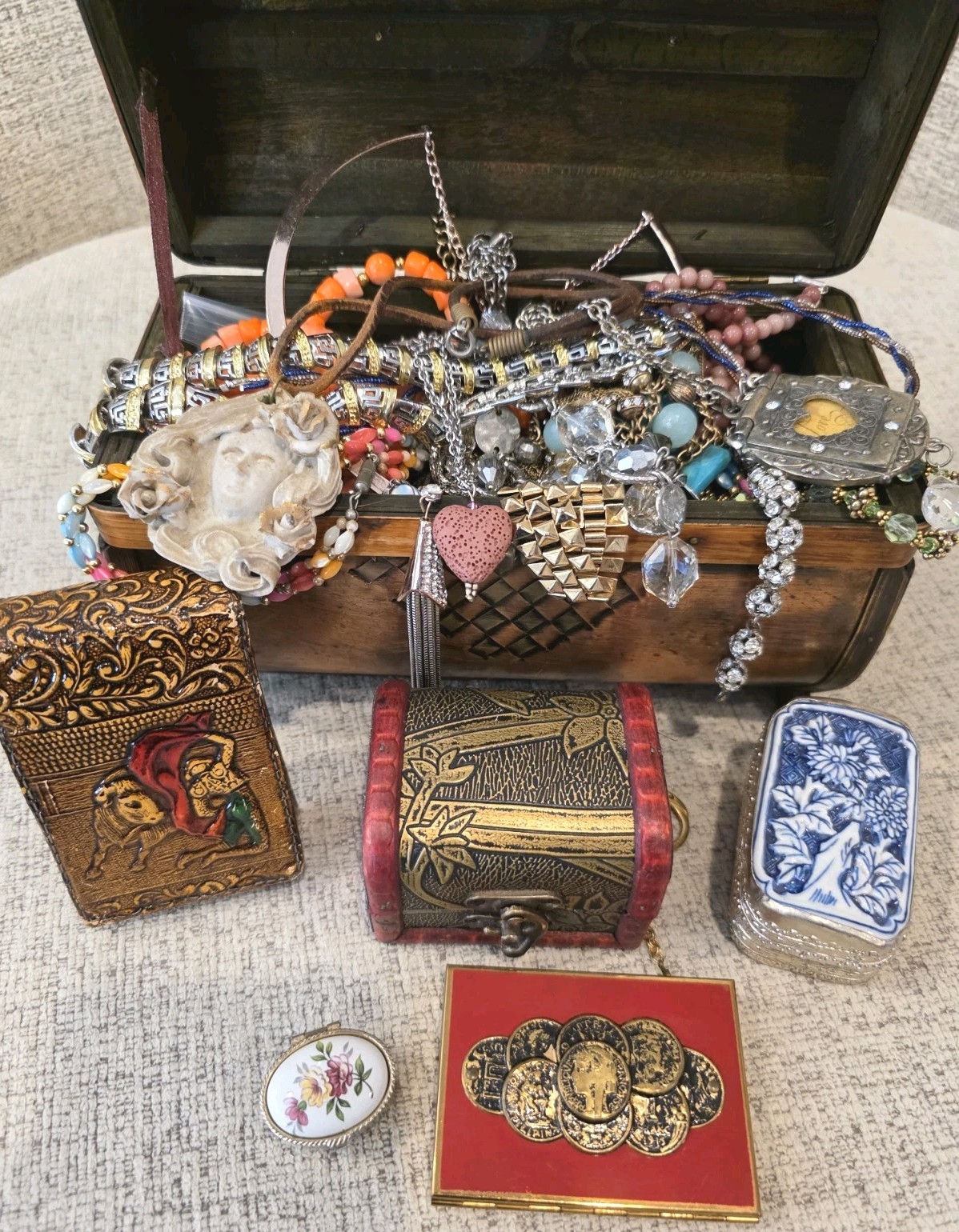 Vintage To Modern Necklace, Pendant & Trinket Box 5 LB Lot With Display Box