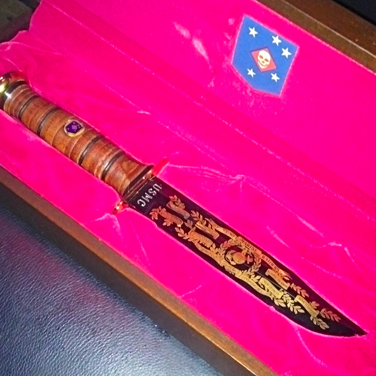 USMC Marine Corps Raider Fixed Blade Knife in Display Case Militaria USMC Marine Corps Raider Fixed Blade Knife in Display Case Militaria