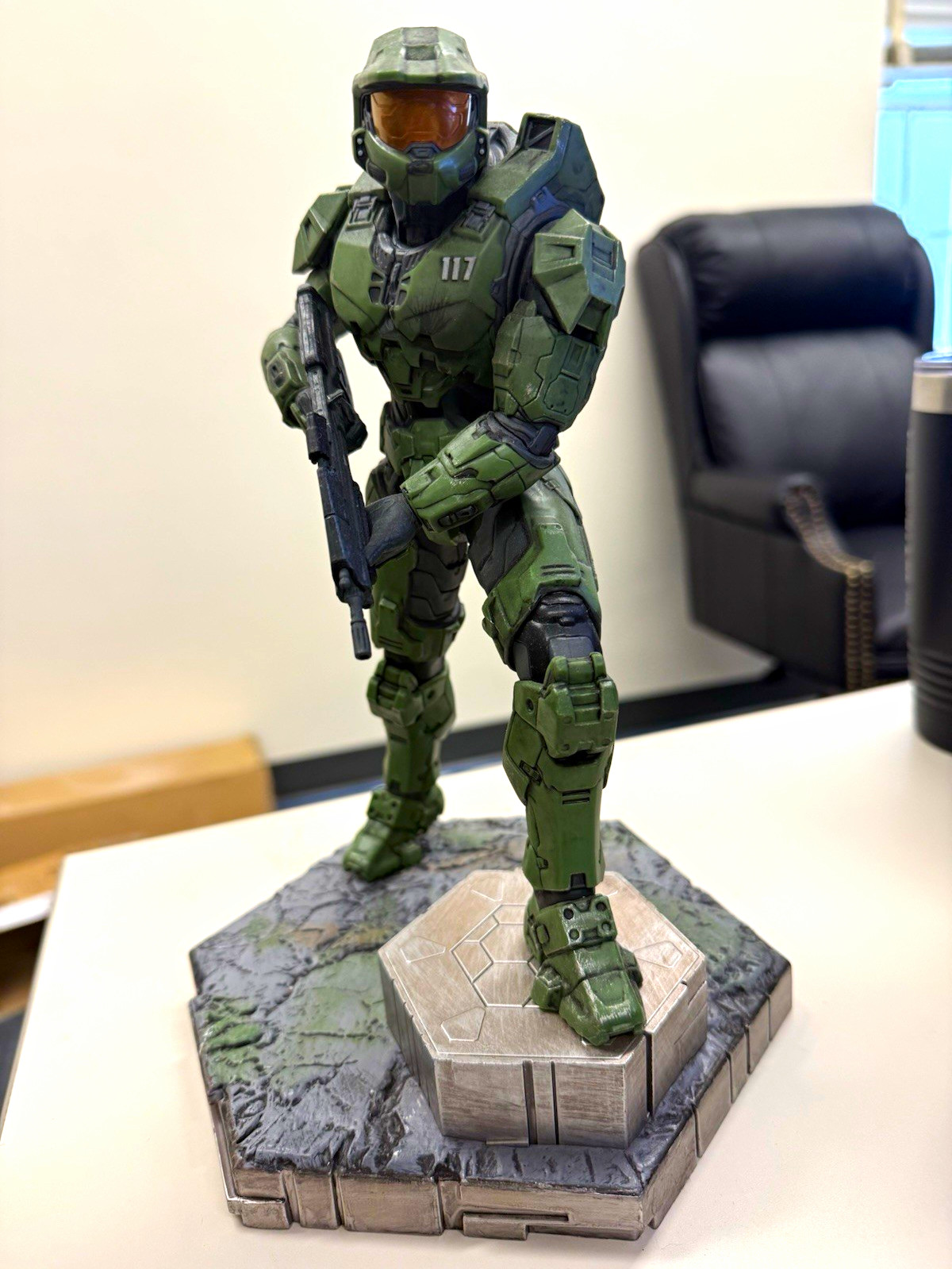 Halo infinite Master Chief Statue dark horse comics MPN 2047LG