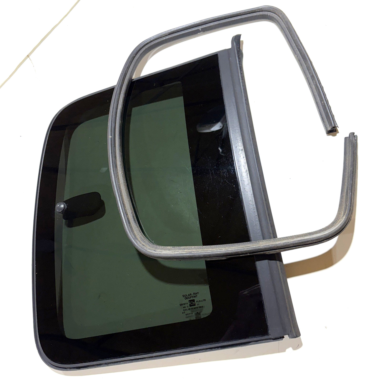 1994-2004 Chevrolet S-10 (GMC Sonoma) RH quarter glass vent window (passenger)