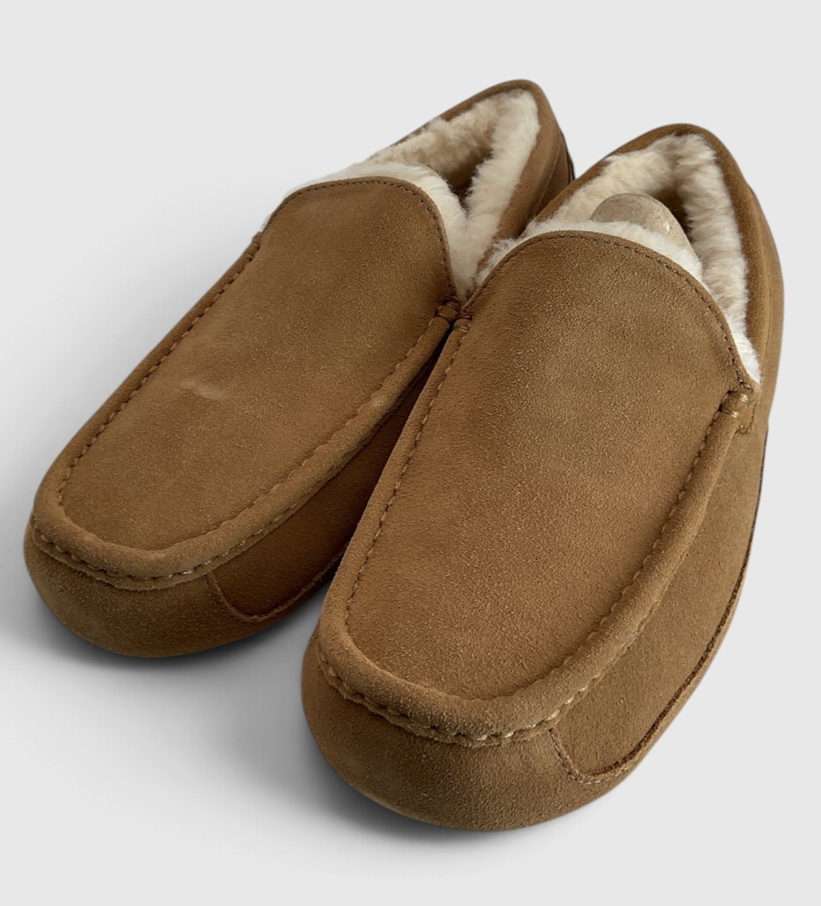 Ugg Ascot Men\'s Size 11 Chestnut Suede Slippers