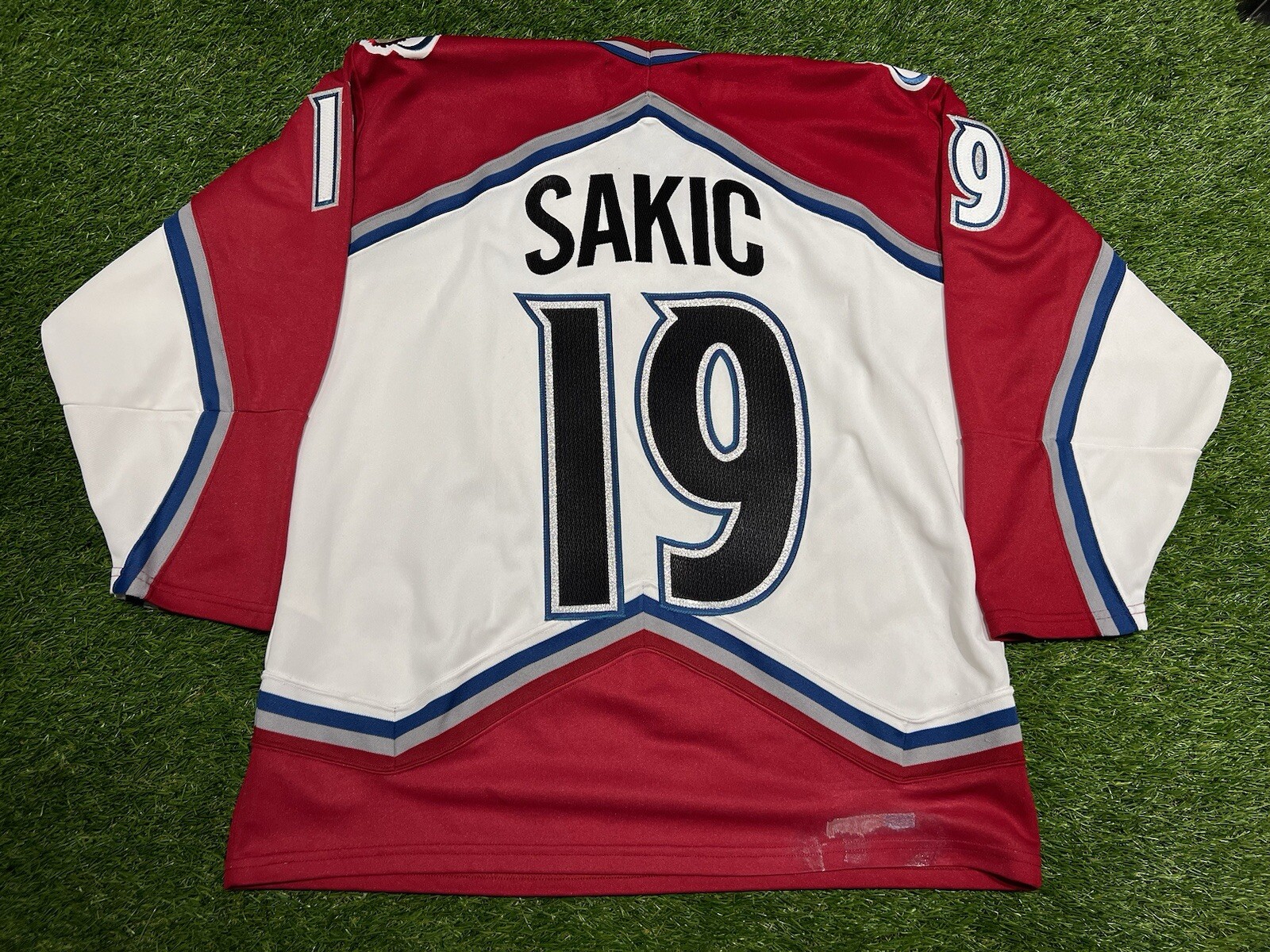 CCM Joe Sakic Colorado Avalanche NHL Hockey Jersey Sz XL