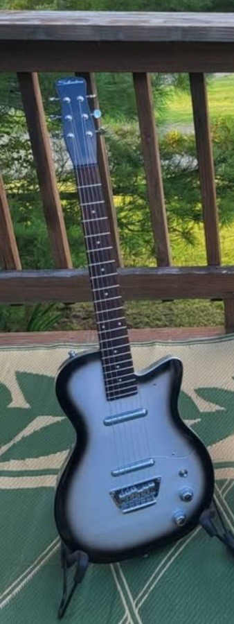 Silvertone 1303 Series Single Cut Guitar - Silverburst - Open Box