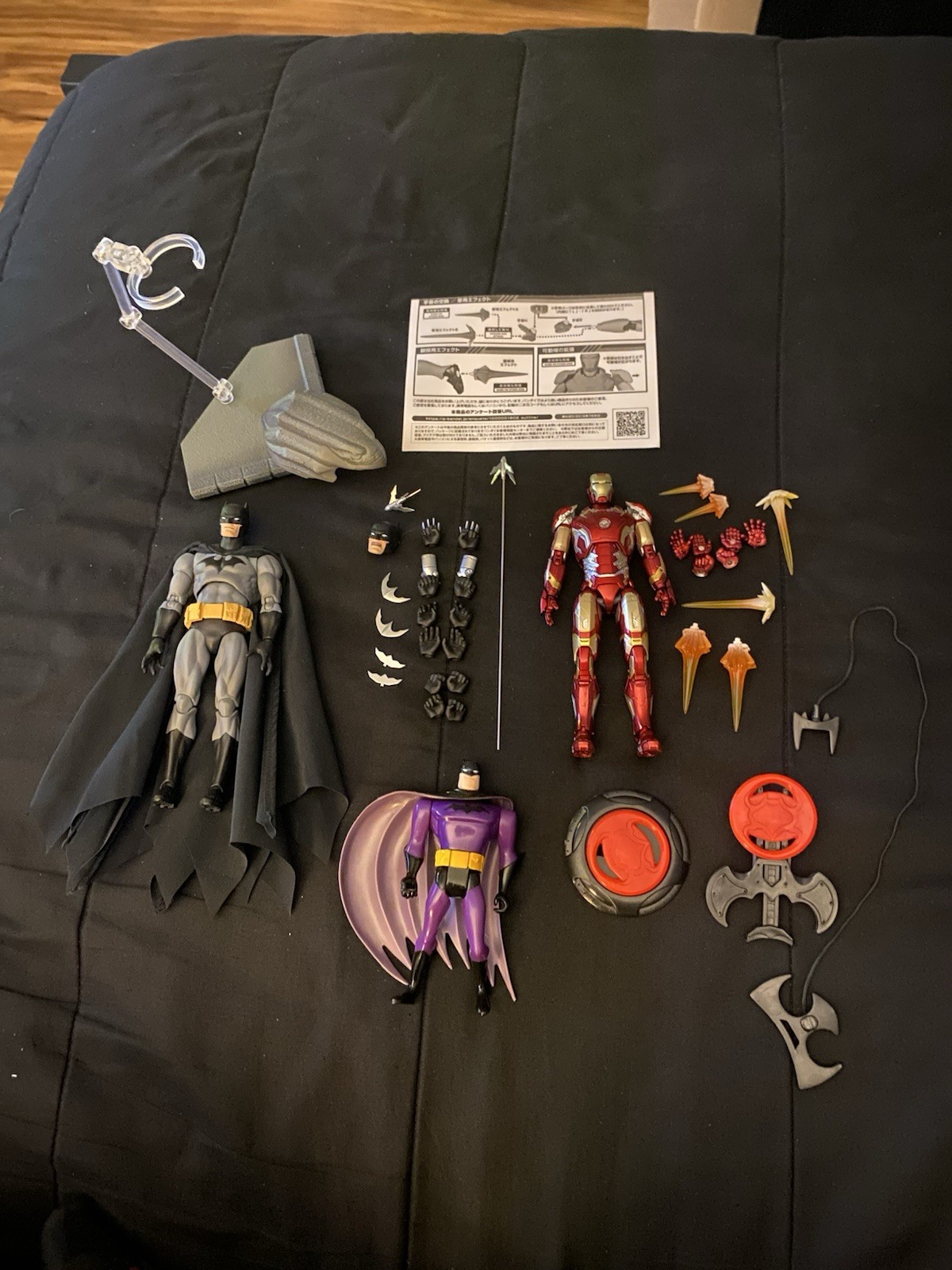 Mafex Batman Hush Black, SHF Iron Man Mark 3, Gotham Crusader Batman