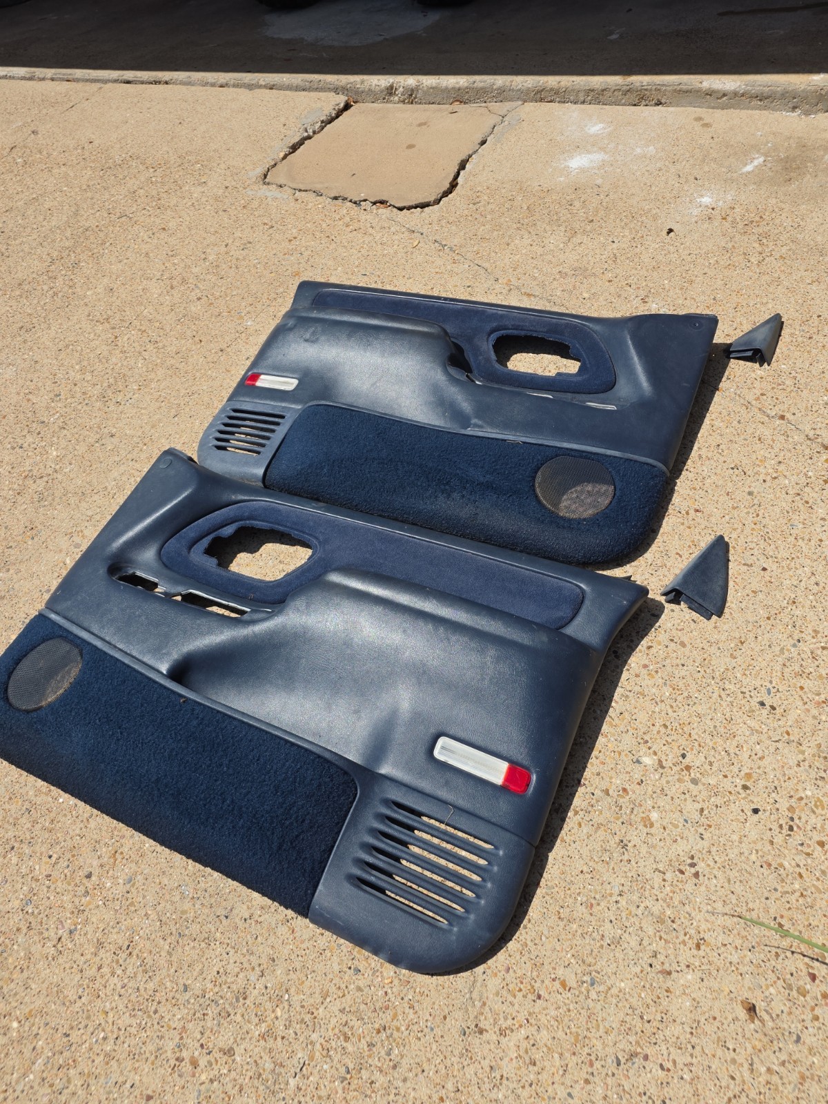 1995-1998 OEM Chevy GMC C/K 1500 2500 3500 Sierra Front Door Panels 95-98 |W6827 1995-1998 OEM Chevy GMC C/K 1500 2500 3500 Sierra Front Door Panels 95-98 |W6827