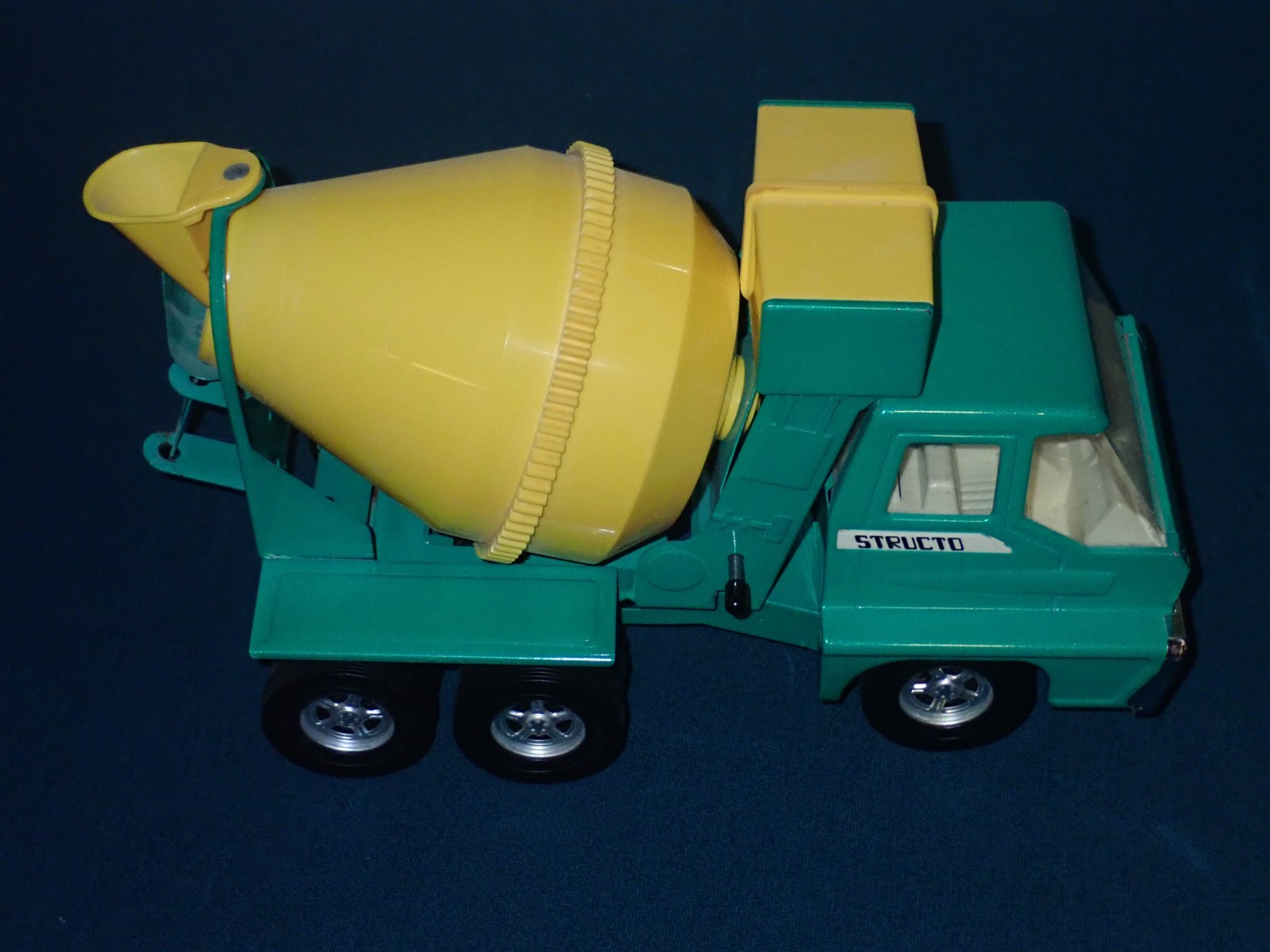 1960s Structo Cement Mixer Truck Green/Yellow 1960s Structo Cement Mixer Truck Green/Yellow