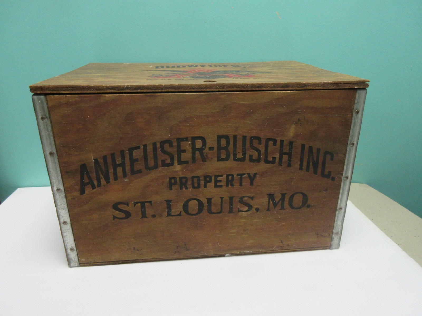 Vintage Budweiser Wood Beer Wooden Crate Box Checkers Anheuser-Busch 1876 Caps Vintage Budweiser Wood Beer Wooden Crate Box Checkers Anheuser-Busch 1876 Caps