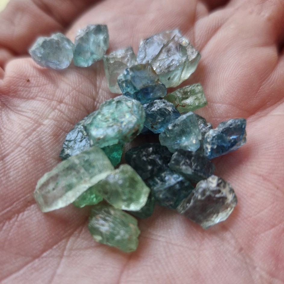 Rough Kornerupine 68.5 ct./ 22 pc. No Treatment. Tanzania. #SK1372622 Rough Kornerupine 68.5 ct./ 22 pc. No Treatment. Tanzania. #SK1372622