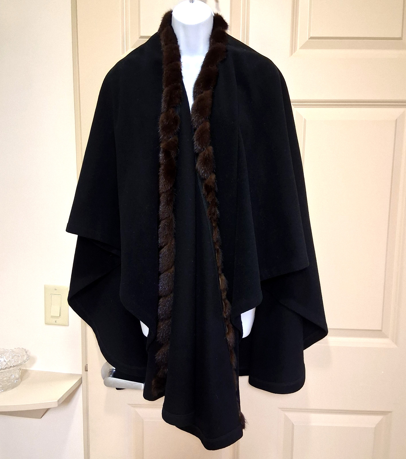 Marvin Richards Black Wool Cashmere Cape with Mink Fur Trim Winter Luxury Style Marvin Richards Black Wool Cashmere Cape with Mink Fur Trim Winter Luxury Style