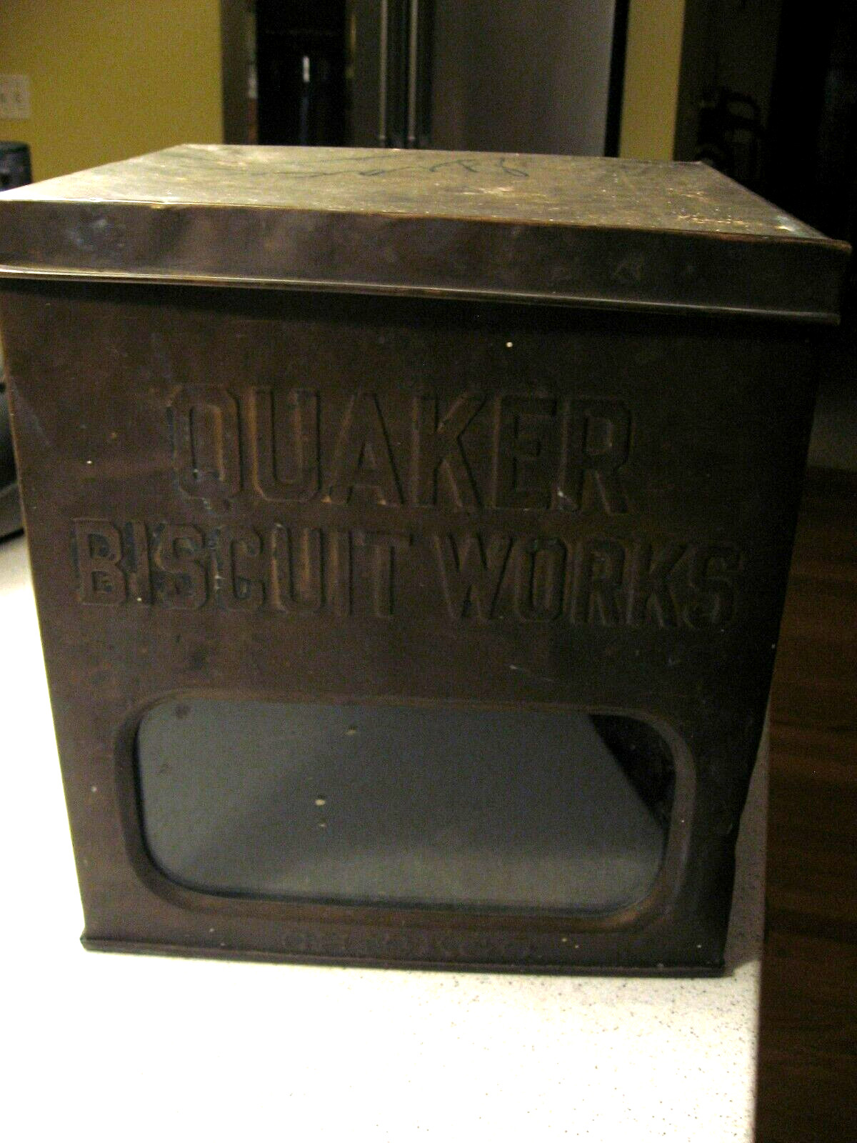 Vtg Quaker Biscuit Works Chicago with Window Metal Biscuit Box about 12\