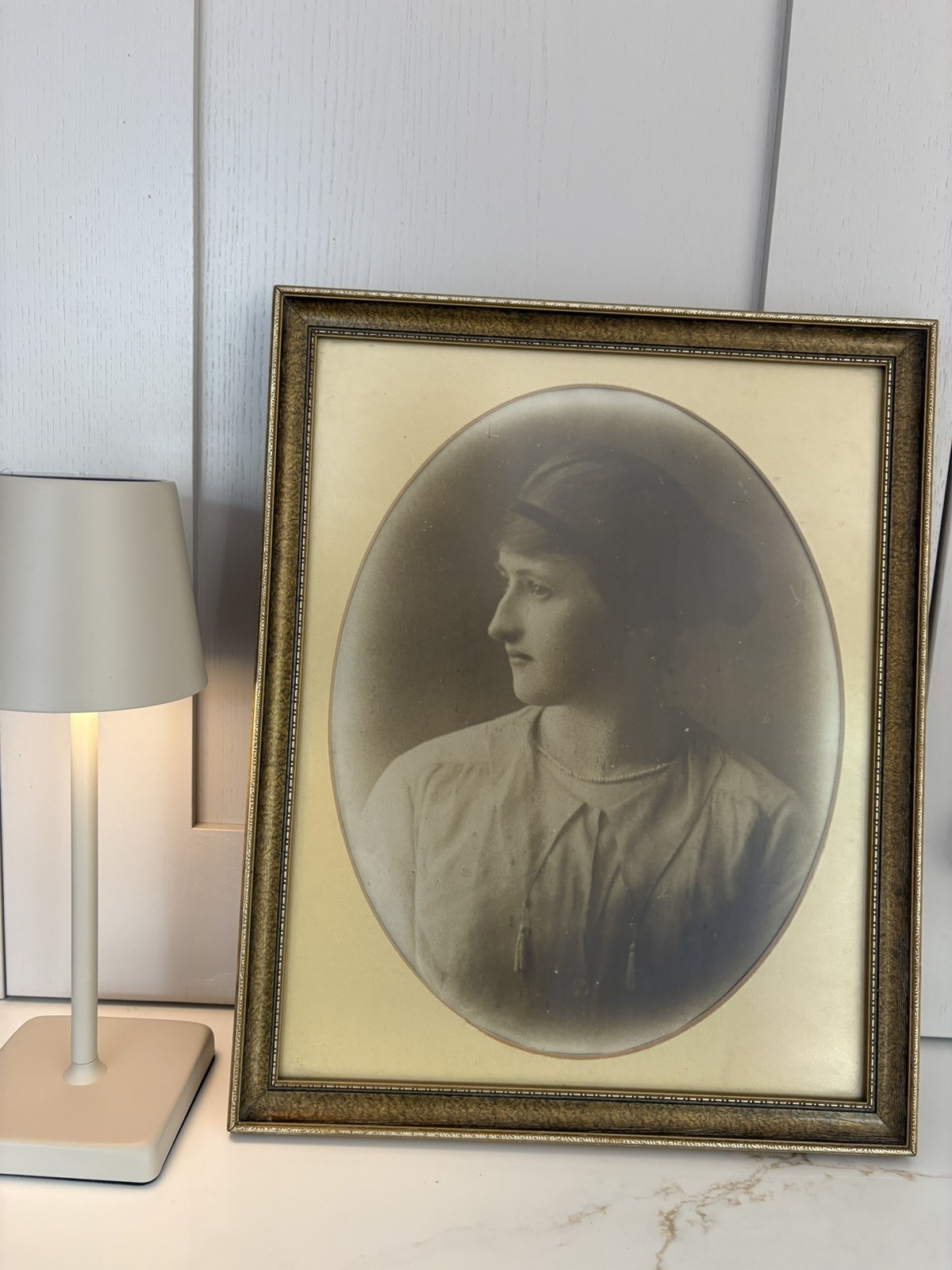 Antique Sepia Portrait Young Woman 1910-1920s Edwardian Framed Photo Oval 40x30 Antique Sepia Portrait Young Woman 1910-1920s Edwardian Framed Photo Oval 40x30