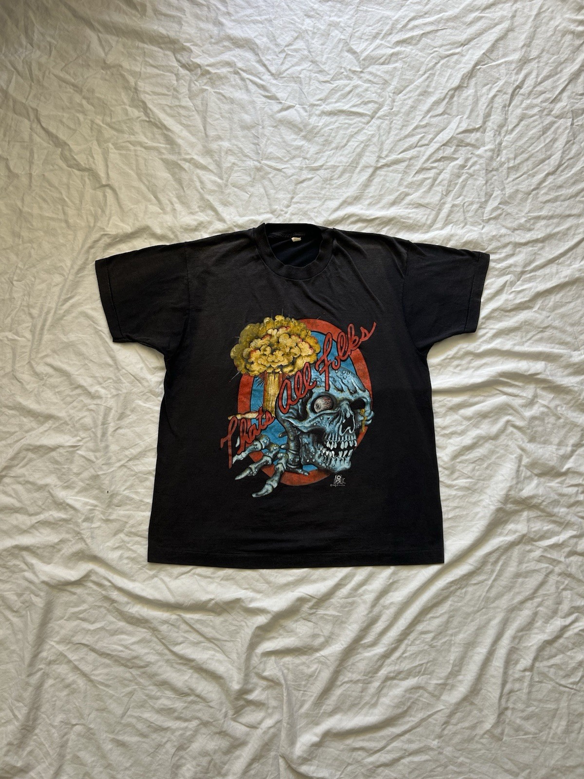 Vintage 80s 3d emblem style tee “that’s all folks” skull mushroom cloud qfx