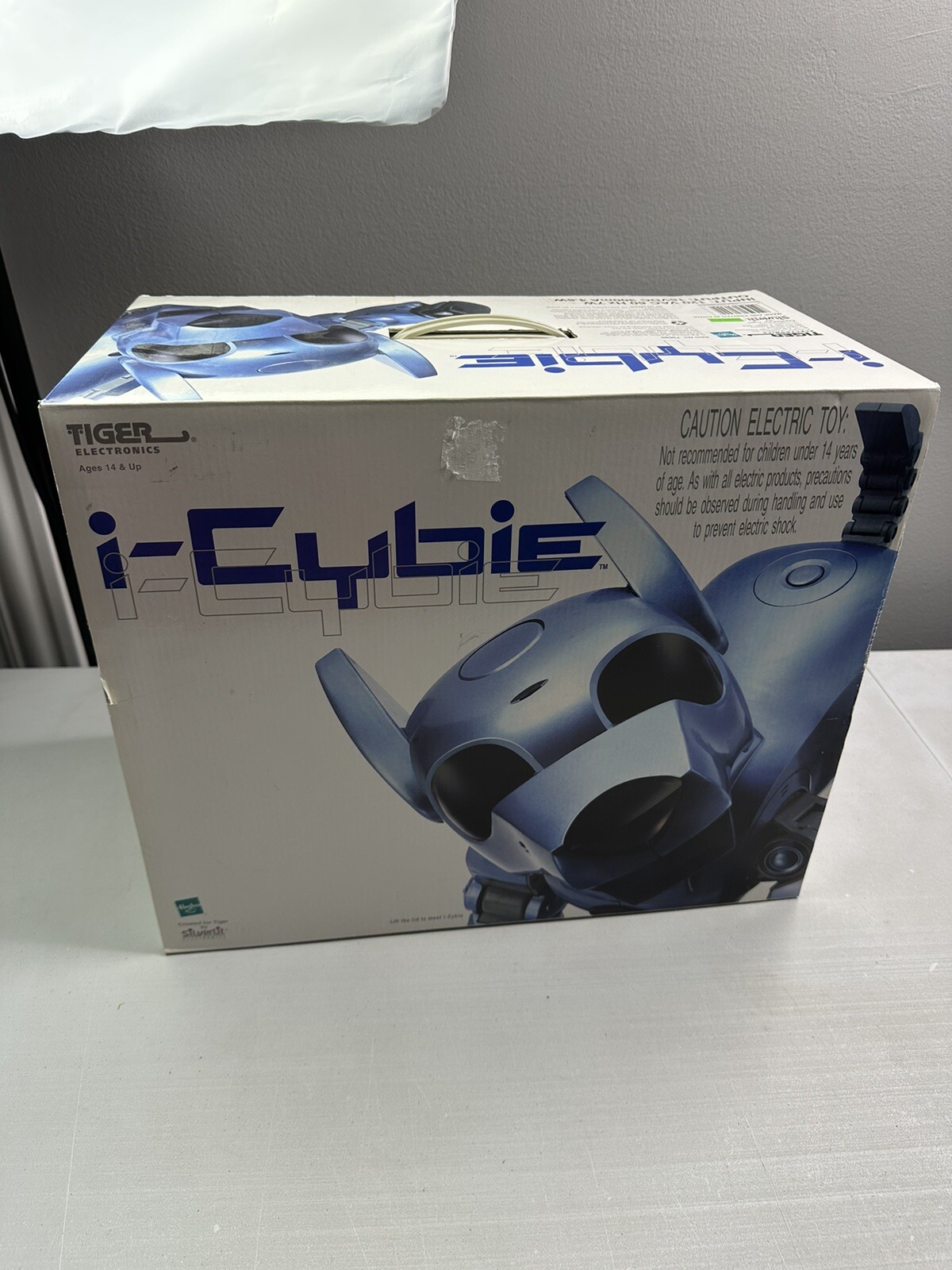 New Sealed i-Cybie Gold Electronic Robotic Dog Hasbro 2001. NIB New Sealed i-Cybie Gold Electronic Robotic Dog Hasbro 2001. NIB