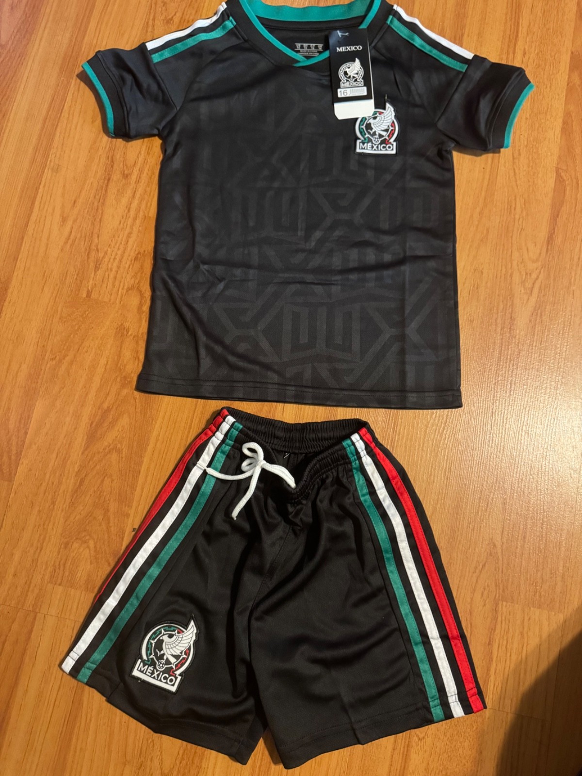 Seleccion Mexicana Jersey and Shorts for Children. Playera y Shorts. New. 2026 Seleccion Mexicana Jersey and Shorts for Children. Playera y Shorts. New. 2026