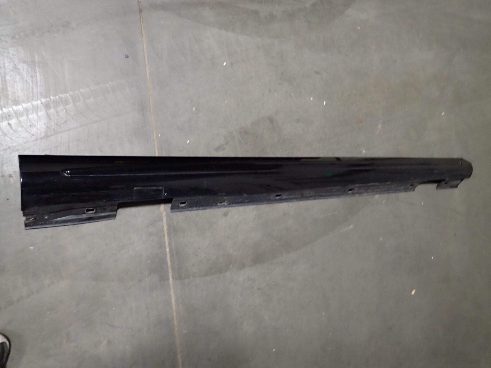 2014-2019 MERCEDES BENZ C117 CLA45 AMG RIGHT SIDE SKIRT ROCKER PANEL OEM BLACK
