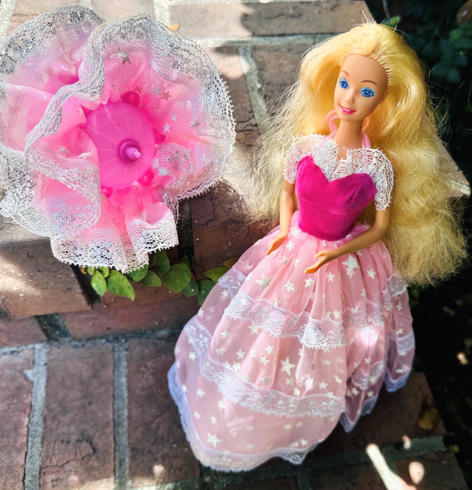 Vintage *Dream Glow* Barbie, 1985, Original Glow-in-the-Dark Gown & Parasol Vintage *Dream Glow* Barbie, 1985, Original Glow-in-the-Dark Gown & Parasol
