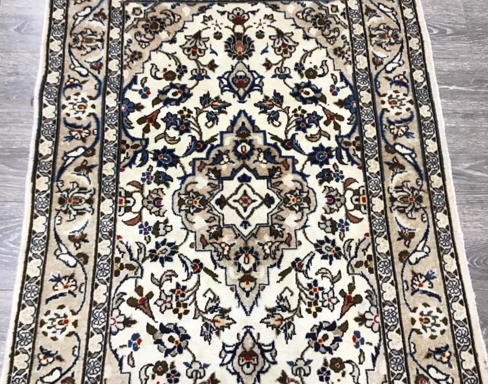 Exquisite Hand-knotted Rug proximally 3\'X 5\'