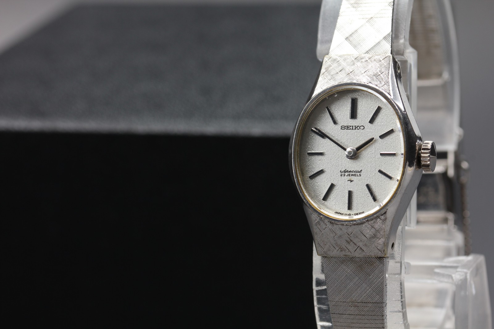 Vintage 1975 N MINT 23J Hand-winding Seiko Bracelet 1140-7220 Womens Watch JAPAN
