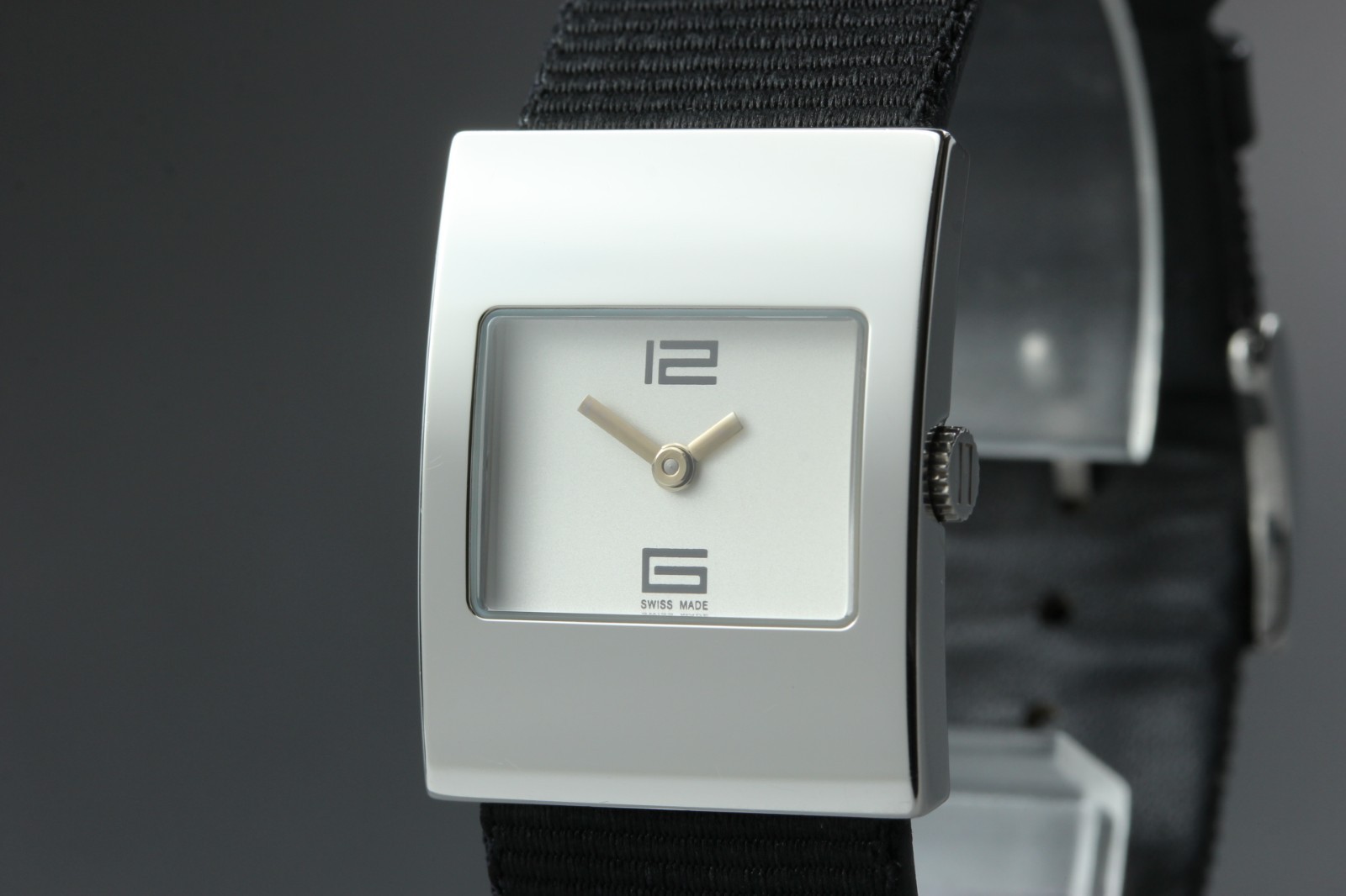 [N Mint] GUCCI 4900L Quartz Women Watch White Dial 22mm Case 6.3in Wrist Stock
