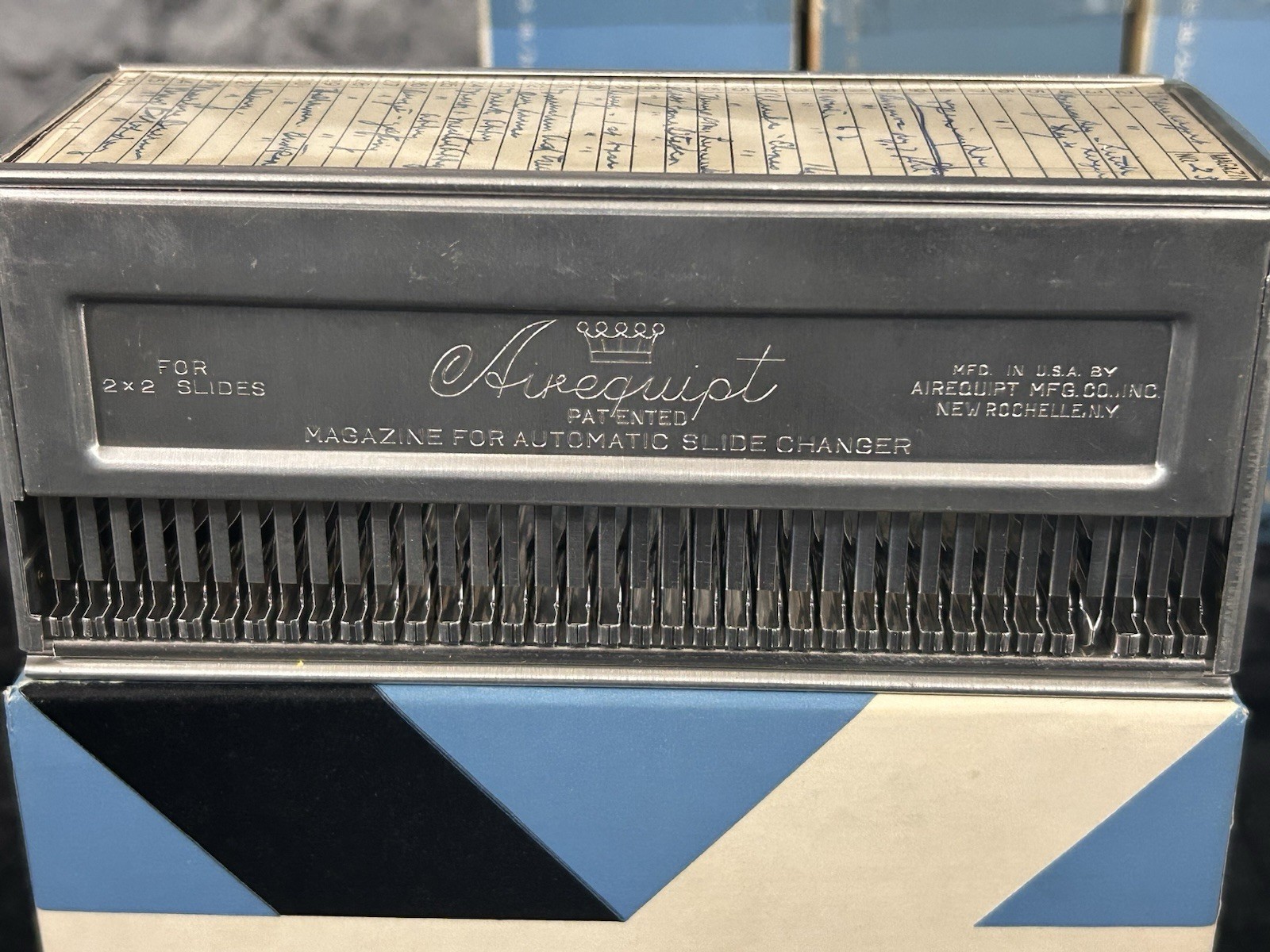 *VTG* AIREQUIPT SLIDE CHANGER MAGAZINES HOLDS 36 2\ *VTG* AIREQUIPT SLIDE CHANGER MAGAZINES HOLDS 36 2\