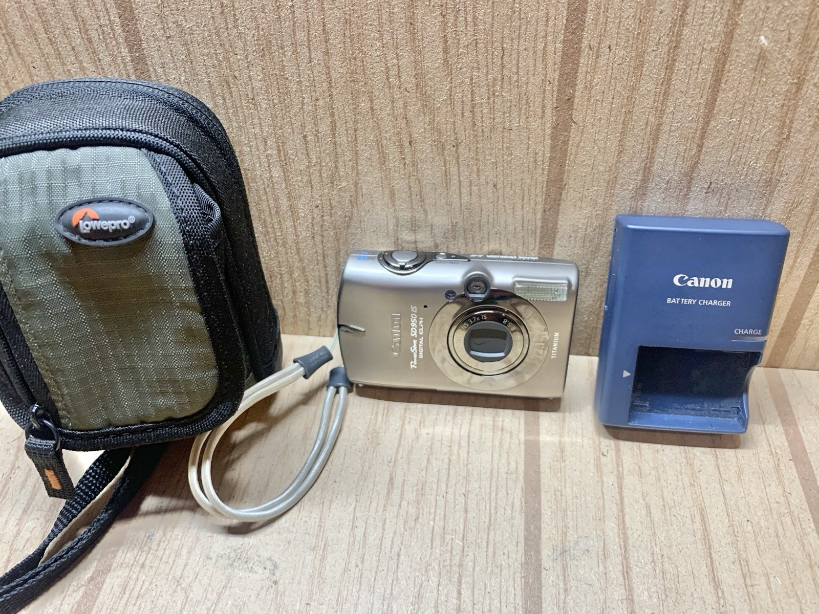 Canon PowerShot SD950 IS 12.1MP CCD Digital ELPH Titanium Tested w/ Charger