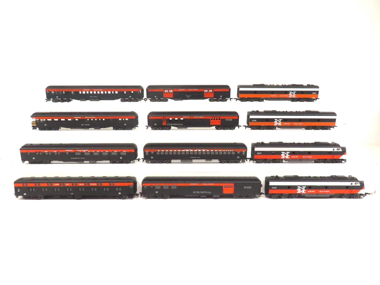 IHC HO Scale New Haven E8 ABBA w/8 Pass Cars Assorted LN 13313 