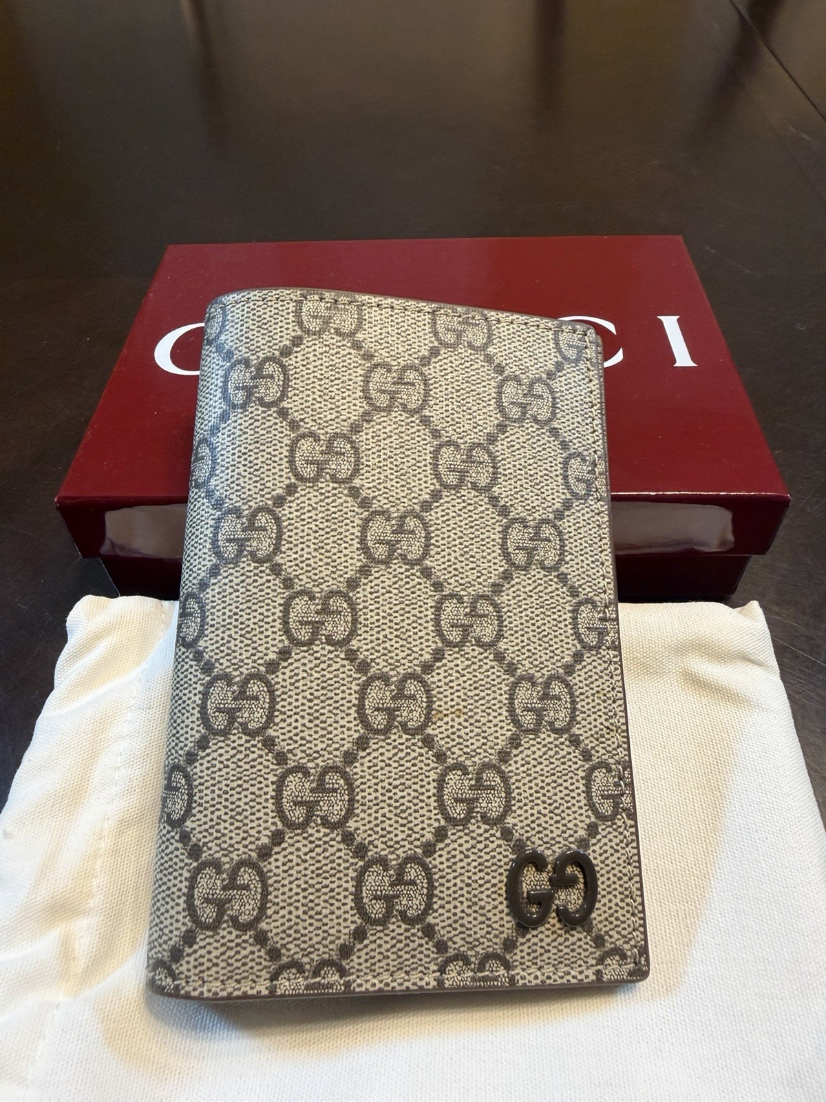 New Authentic Gucci GG Logo Passport Wallet Brown Tan