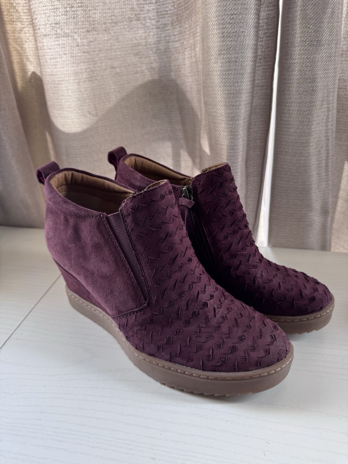 Sofft Slayton Burgundy Wine Suede Wedge Ankle Boots Women\'s Size 7.5M